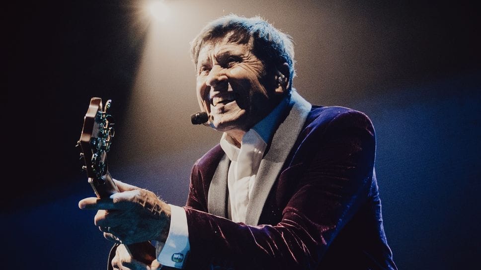 Emozione e sincerità, Morandi in concerto per 60 anni di successi 