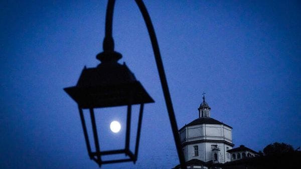 Taglio ai consumi e luci spente di notte, le misure Ue contro caro-prezzi