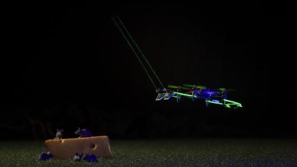 Vibrisse artificiali per droni capaci di volare al buio e nel fumo