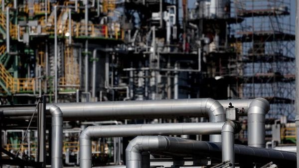 Istat, ad agosto prezzi produzione prodotti petroliferi +67,7%