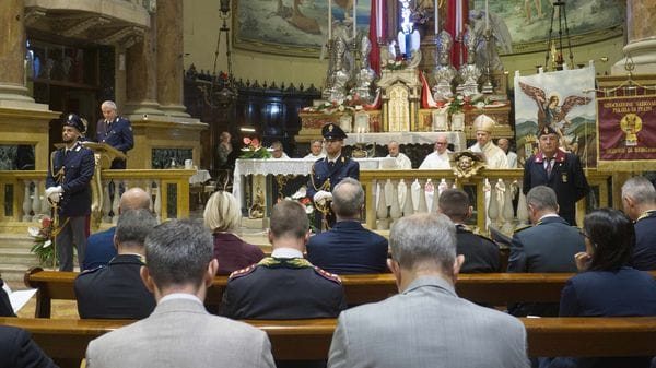La Polizia festeggia il patrono: «Come S. Michele proteggete dal male»