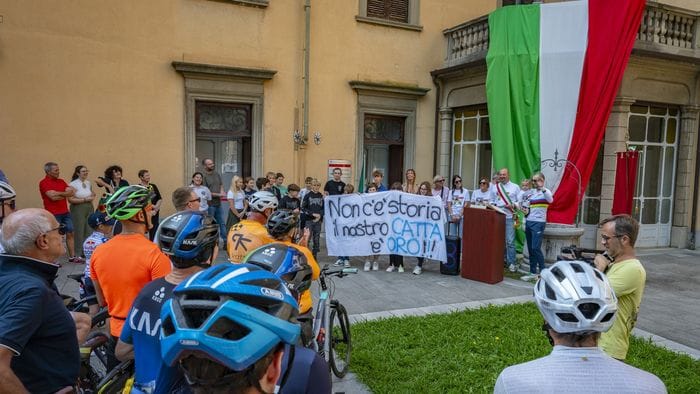 https://storage.ecodibergamo.it/media/photologue/2026/9/29/photos/cache/mattia-cattaneo-torna-ad-alzano-da-campione-del-mondo-festa-in-comune_e89239ca-bc26-11f1-a29a-7e8797077158_1920_1080_v3_large_16_9.jpg