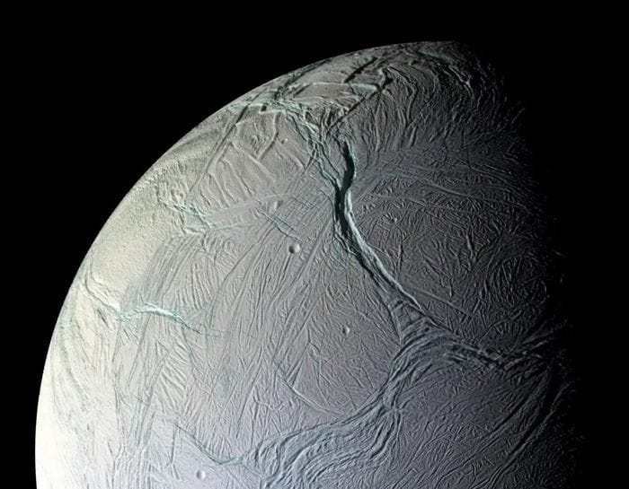 Più facile del previsto la ricerca di vita aliena su una luna di Saturno 