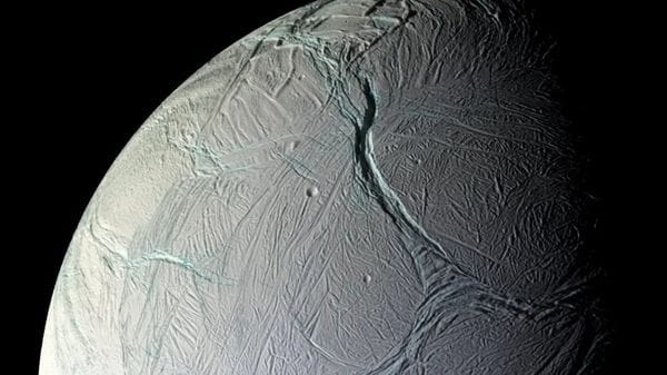 Più facile del previsto la ricerca di vita aliena su una luna di Saturno 