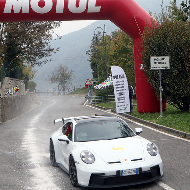  Tra «Cars &amp; Coffee» e «Cannonball», il mito americano dei motori arriva a Bergamo 