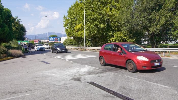 telecamera riprende lo scontro indagato il camionista 70enne si attende la data dei funerali di tommaso
