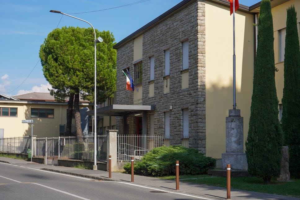 «Tommy, un piccolo grande cuore»: annullate le feste, sarà lutto cittadino ad Azzano San Paolo