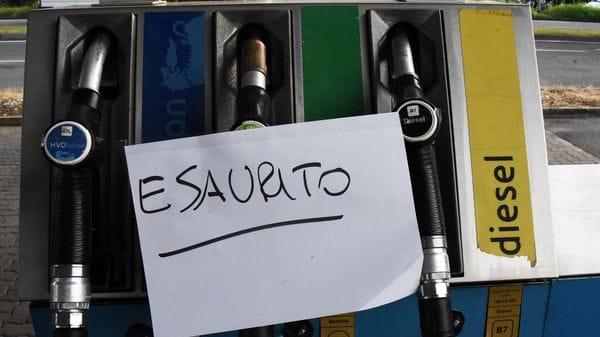 Benzinai, assalto allo sconto: alcune pompe restano vuote
