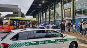 Bergamo, la droga nascosta nella siepe: arrestato spacciatore in stazione