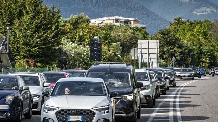 https://storage.ecodibergamo.it/media/photologue/2026/9/30/photos/cache/valle-seriana-traffico-sulla-statale-occorre-organizzare-orari-di-scuola-e-la_b302acb8-bc3a-11f1-a29a-7e8797077158_1920_1080_v3_large_16_9.jpg