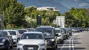 Valle Seriana, traffico sulla statale: «Occorre organizzare orari di scuola e lavoro»