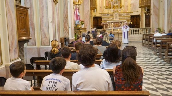 Azzano, il dolore della comunità: «Preghiamo per Tommaso e per la sua famiglia»