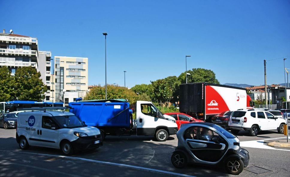 E-Brt, la Malpensata nella morsa del traffico: «Rivedremo i semafori»