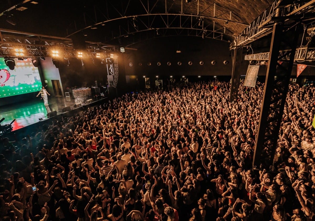 Il «Teenage Dream» arriva a Bergamo e la nostalgia degli anni Duemila diventa una festa 