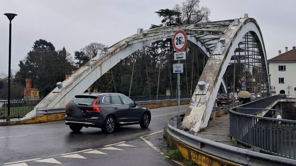 Ponte tra Canonica   e Vaprio, lavori rinviati: «Più controlli su  camion e velocità»