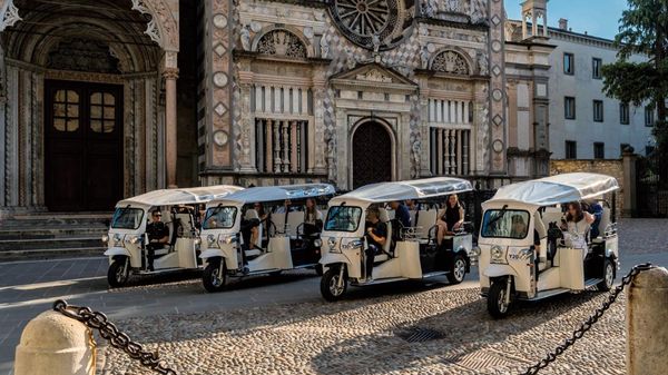 Bergamo, carabinieri «fermano» il tuk tuk. Ma il giudice di pace sospende
