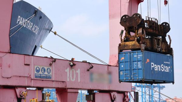 Il 95% delle navi da trasporto utilizza ancora combustibili convenzionali