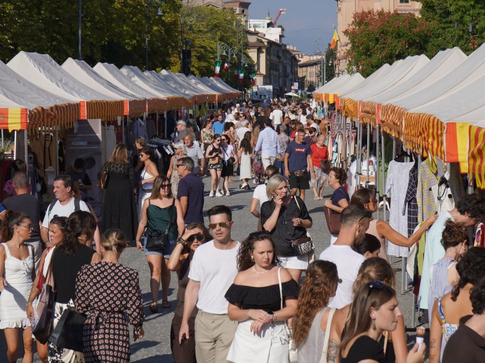 Bergamo, in 10mila tra Strabergamo e StraAlpini. Pienone anche allo Sbarazzo - Foto e video