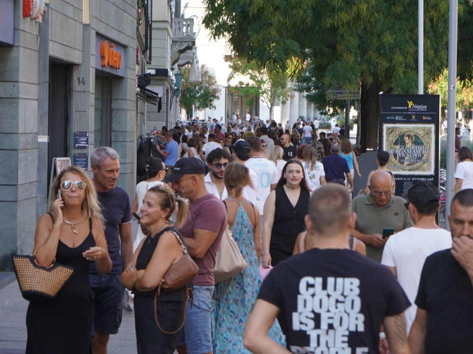 Bergamo, in 10mila tra Strabergamo e StraAlpini. Pienone anche allo Sbarazzo - Foto e video