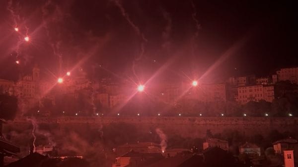 Bergamo, nella notte fuochi d’artificio e rifiuti abbandonati a Porta San Giacomo - Foto