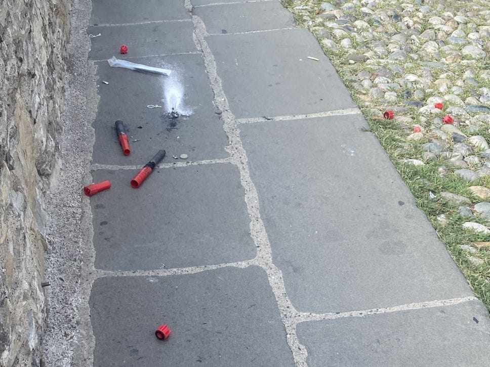 Bergamo, nella notte fuochi d’artificio e rifiuti abbandonati a Porta San Giacomo - Foto