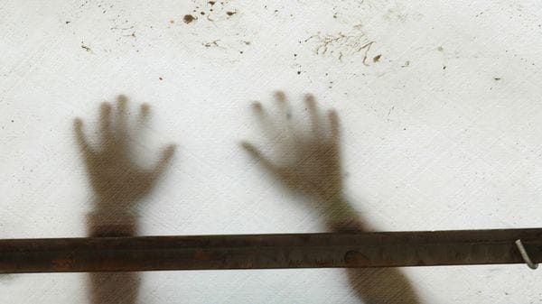 Bimba di tre anni in grave incuria a Bergamo, accolta da una «Famiglia Nido»