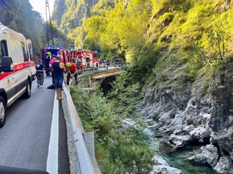 Taleggio, cade con la moto e precipita per 10 metri: muore giovane agli Orridi - Foto