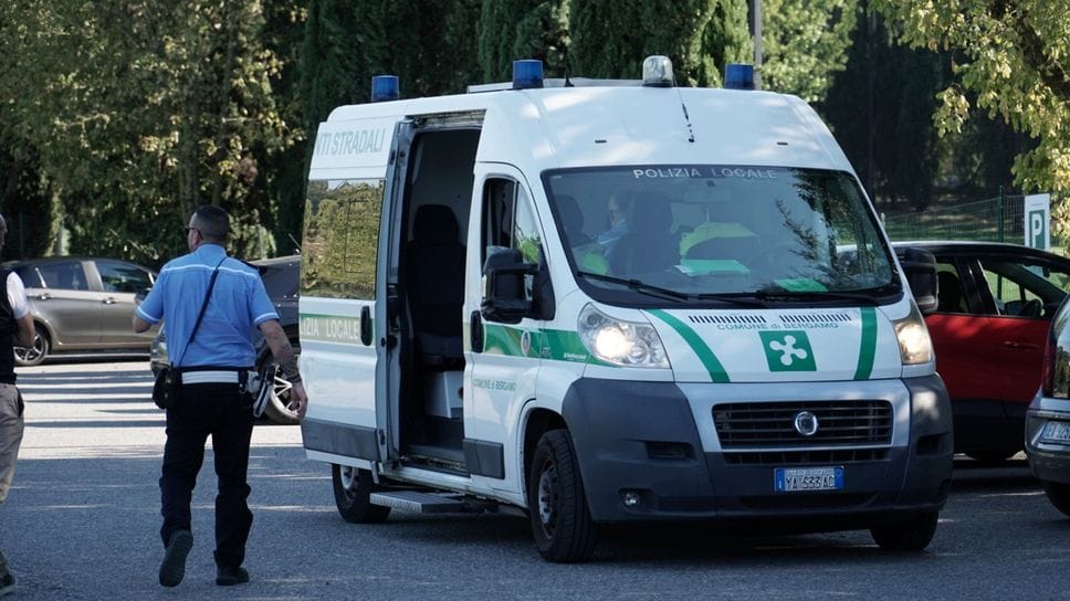Chiave passepartout e strumenti da scasso in auto: tre denunciati a Bergamo