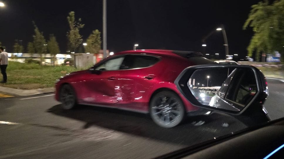 Dalmine, imbocca la corsia e-Brt alla rotonda e si scontra con un’auto: «Pericolosa»