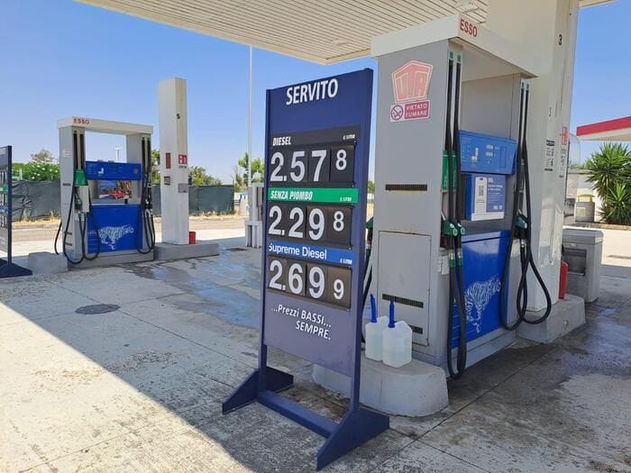 Carburanti, taglio accise costato da marzo 2 miliardi e 74,5 milioni
