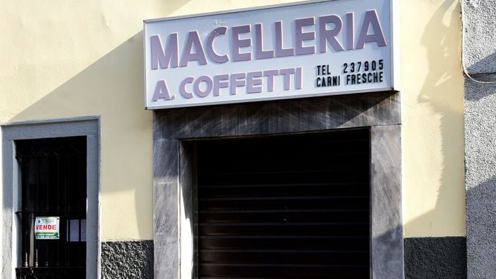 chiude un pezzo di storia di borgo santa caterina la macelleria coffetti da Ecodibergamo.it chiude un pezzo di storia di borgo santa caterina la macelleria coffetti