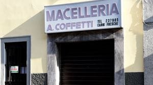 Chiude un pezzo di storia di Borgo Santa Caterina, la Macelleria Coffetti