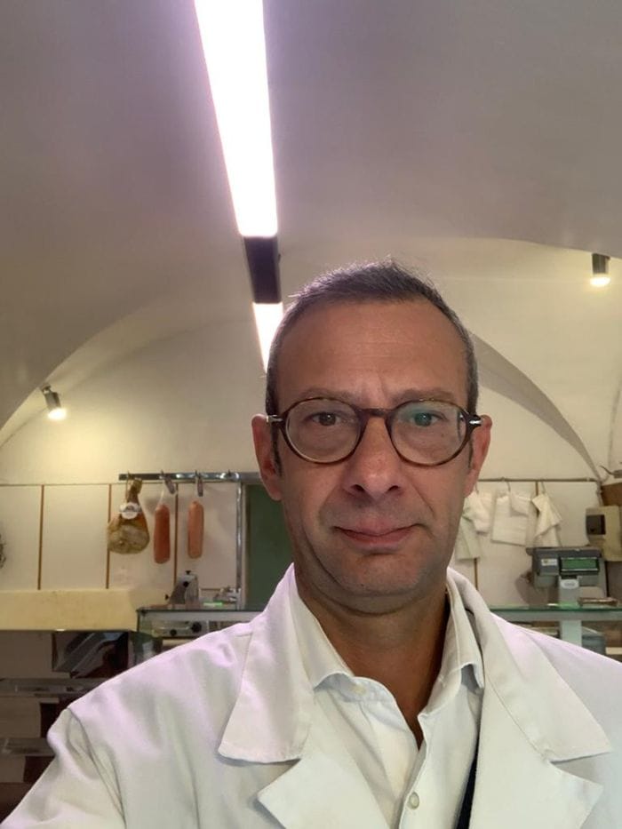 Chiude un pezzo di storia di Borgo Santa Caterina, la Macelleria Coffetti