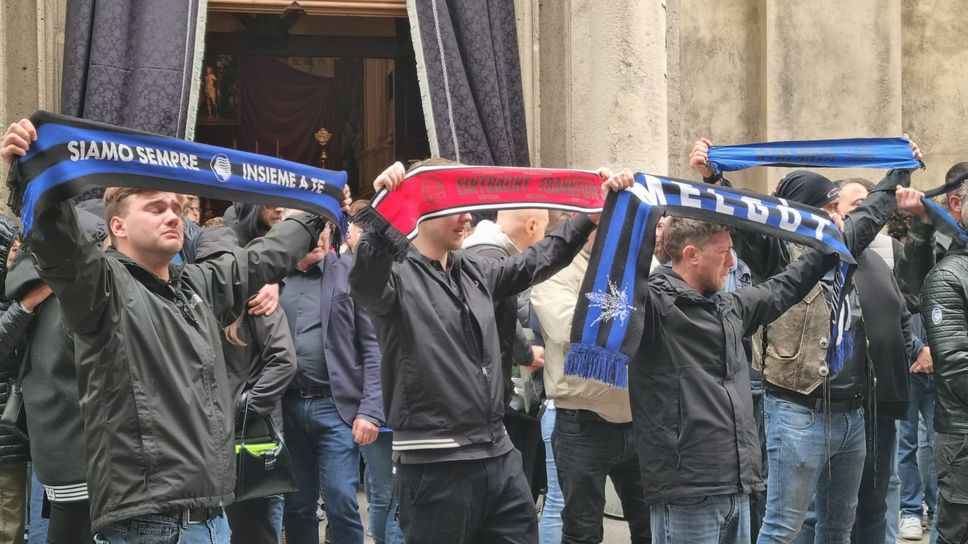Sciarpe neroazzurre al cielo, silenzio e dolore: l’ultimo saluto a Riccardo Claris, ucciso a Bergamo - Foto e video