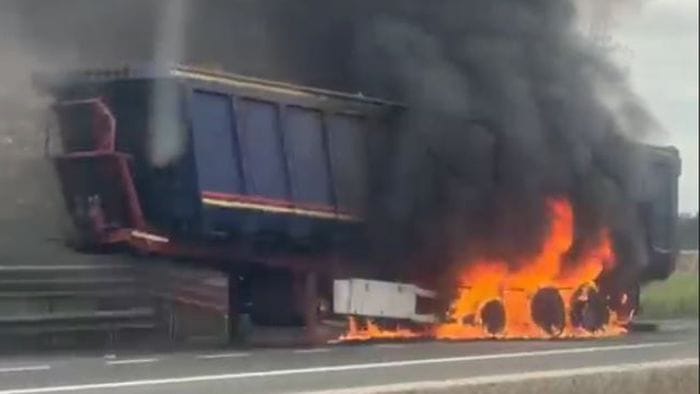 https://storage.ecodibergamo.it/media/photologue/2026/9/9/photos/cache/tir-in-fiamme-in-a4-qualche-rallentamento-tra-seriate-e-grumello_71a7a720-ac20-11f1-8045-40f5526b45ff_1920_1080_v3_large_16_9.jpg
